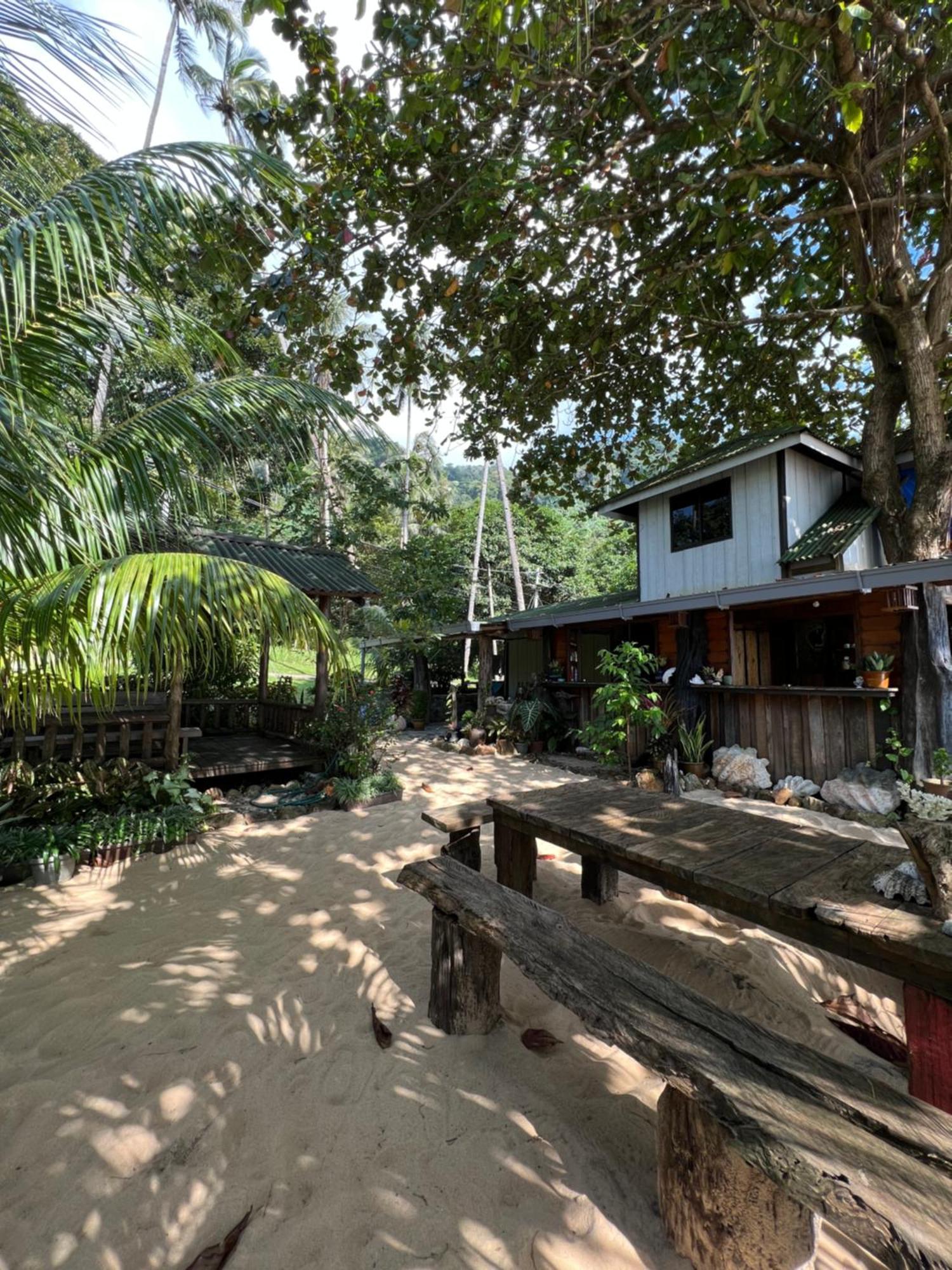 Beach House Kampung Genting ภายนอก รูปภาพ