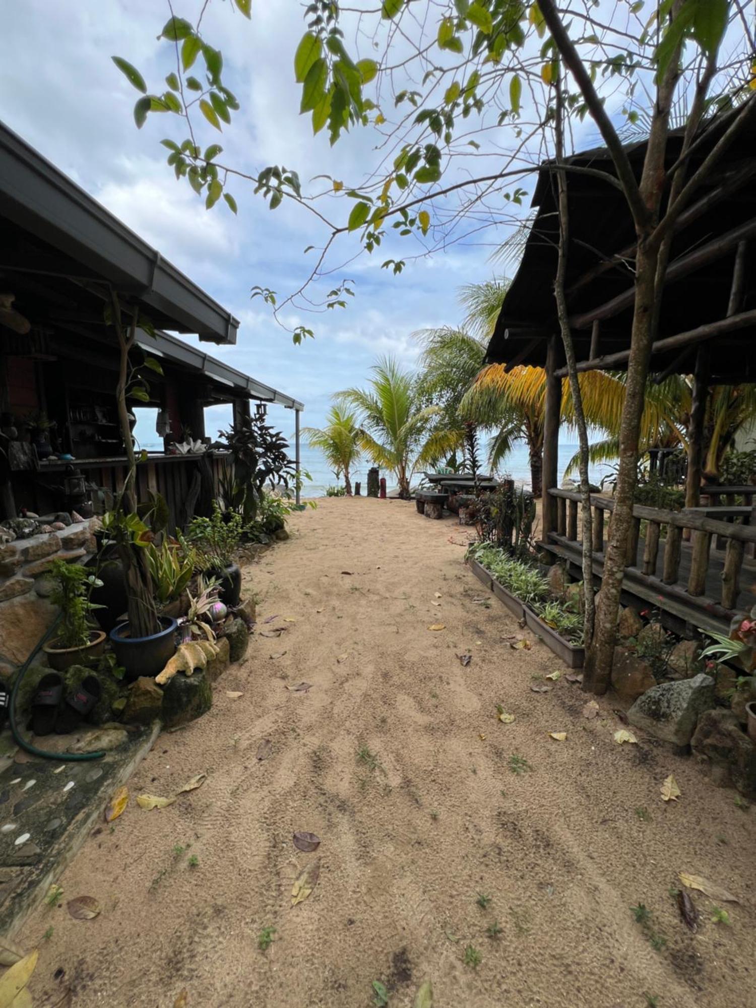 Beach House Kampung Genting ภายนอก รูปภาพ